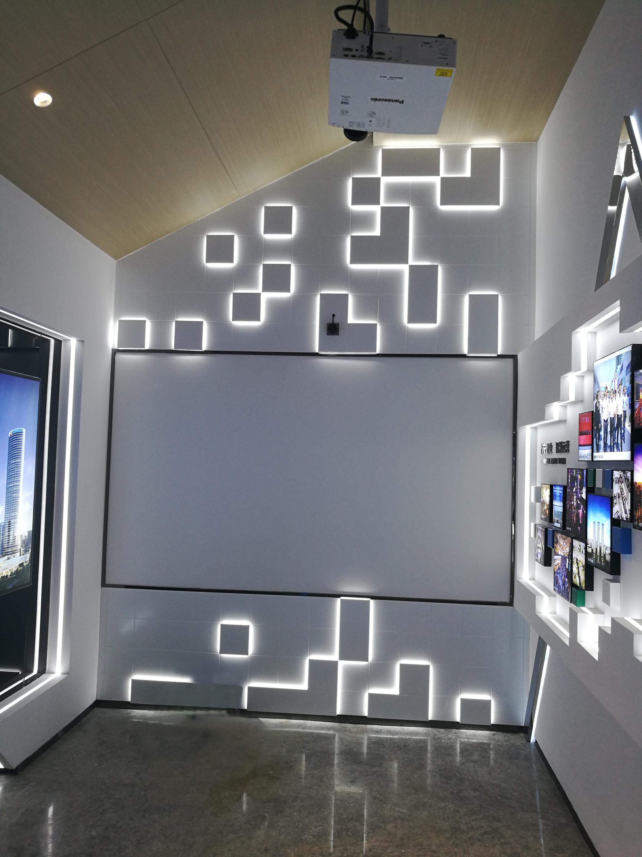 安庆.苏宁悦城售楼部科技展厅装饰装修工程(图2) 安庆.苏宁悦城售楼部科技展厅装饰装修工程(图2)