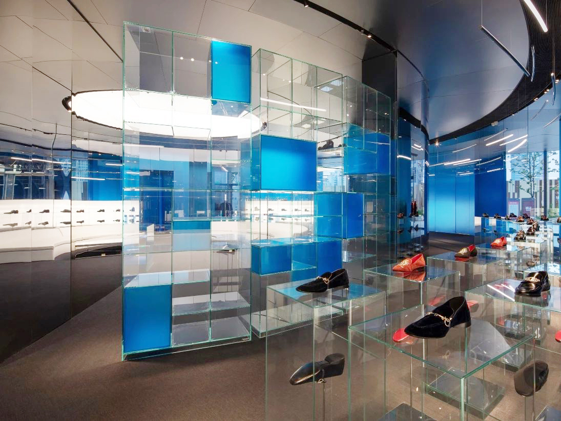 芜湖900平方创意服装店装修设计项目(图3)